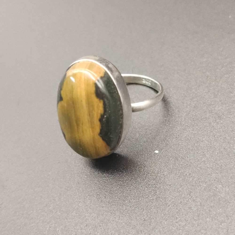Sterling Silver Ring with tiger eye stone 💎